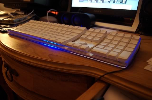 glow_keyboard1.jpg