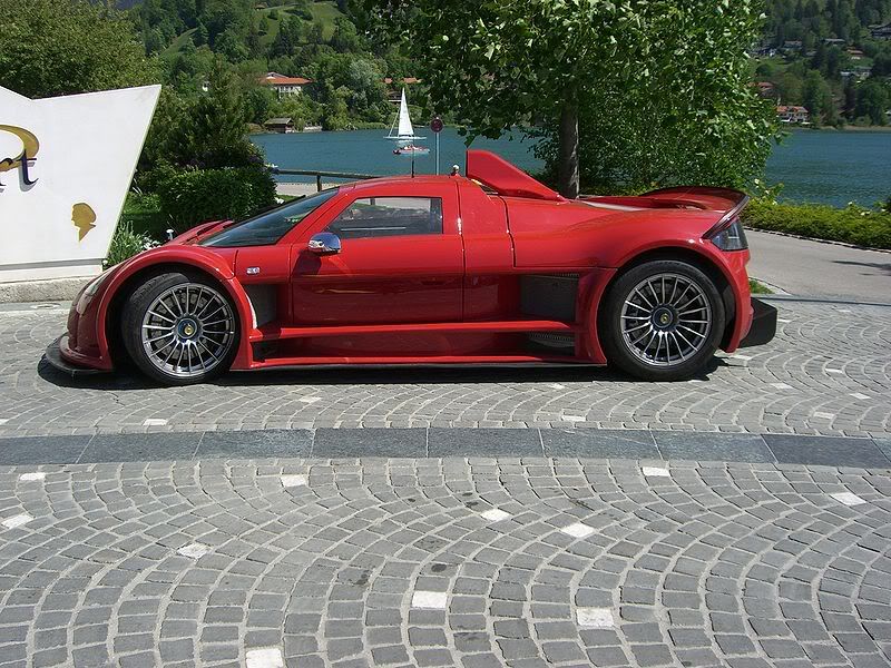 800px-Gumpert_Apollo_4.jpg