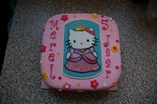 http://img.photobucket.com/albums/v238/Mar0201/Taarten/HelloKittyMerel1.jpg