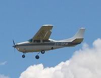 Cessna 210 Practasing Touch and Goes