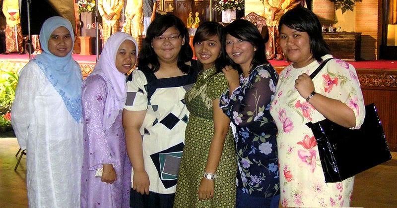just us Gals (Cik Lee, Jun, Winda, Tini, me, Cik Tinn)