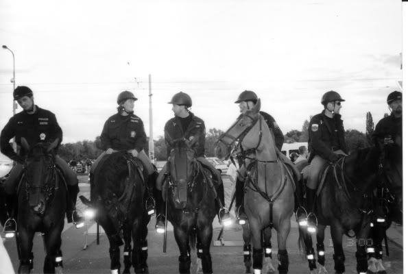 IMAGE: http://img.photobucket.com/albums/v240/mckc/czechpolice.jpg