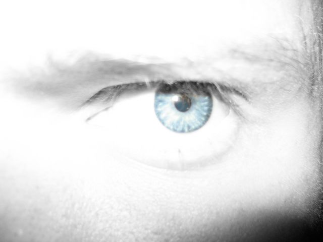 IMAGE: http://img.photobucket.com/albums/v240/mckc/jeremyothereyeREAL.jpg