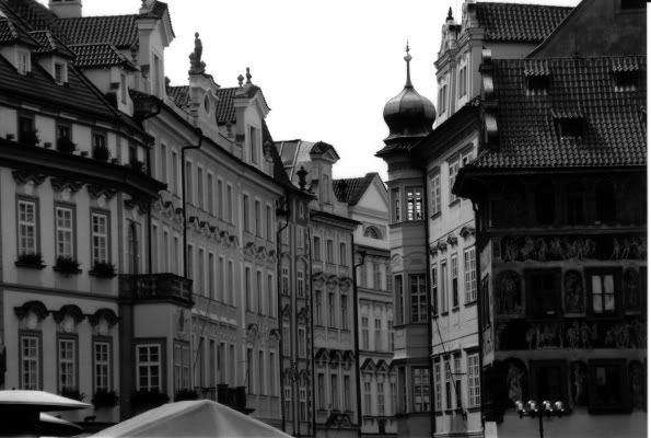 IMAGE: http://img.photobucket.com/albums/v240/mckc/twistyroadprague.jpg