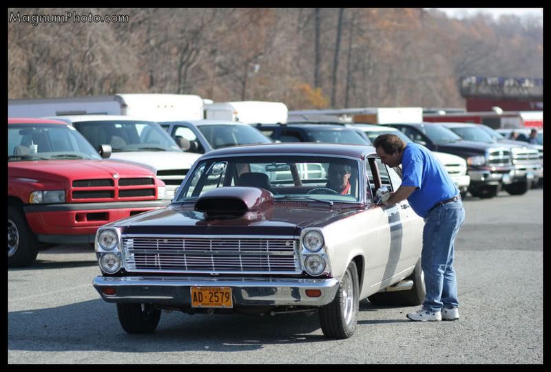 IMAGE: http://img.photobucket.com/albums/v244/ChrisACR/Cars/11ohFord.jpg