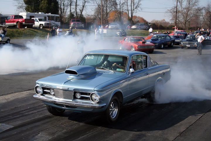 IMAGE: http://img.photobucket.com/albums/v244/ChrisACR/Cars/barracudaburnout.jpg
