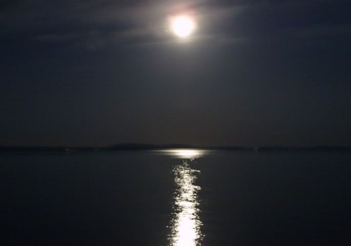 IMAGE: http://img.photobucket.com/albums/v244/ChrisACR/Skyshots/HDGlighthouse2.jpg