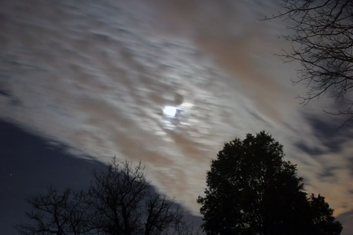 IMAGE: http://img.photobucket.com/albums/v244/ChrisACR/Skyshots/movingclouds.jpg