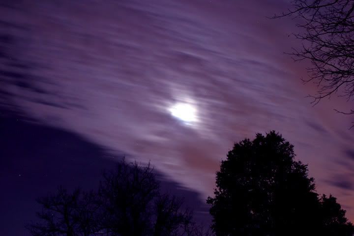 IMAGE: http://img.photobucket.com/albums/v244/ChrisACR/Skyshots/movingclouds2colors.jpg