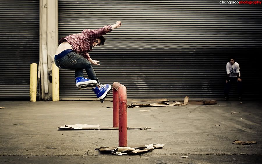 IMAGE: http://img.photobucket.com/albums/v244/erykv1/westend/skating/IMG_1023.jpg