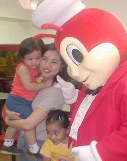 Ayaw magpakuha kasama si Jollibee