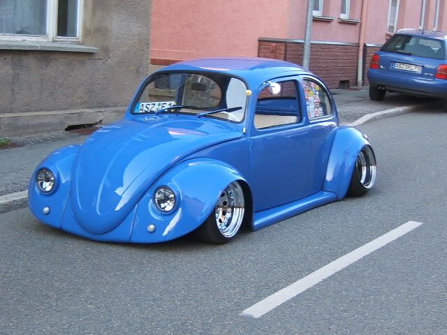 Anyone else like the look of lowered vw bugs