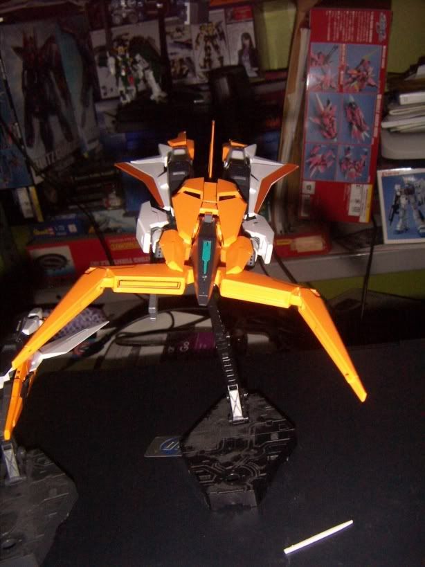 mimicing the Kyrios' claw, but the Arios amps it up in size. its only available in MA mode though