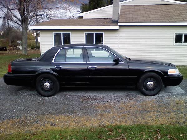 http://img.photobucket.com/albums/v248/Cokedoctor/2003%20Ford%20Crown%20Victoria%20LX%20Sport/downsized_1026081734a.jpg