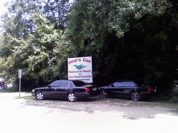 http://img.photobucket.com/albums/v248/Cokedoctor/2003%20Ford%20Crown%20Victoria%20LX%20Sport/downsized_picture0003.jpg