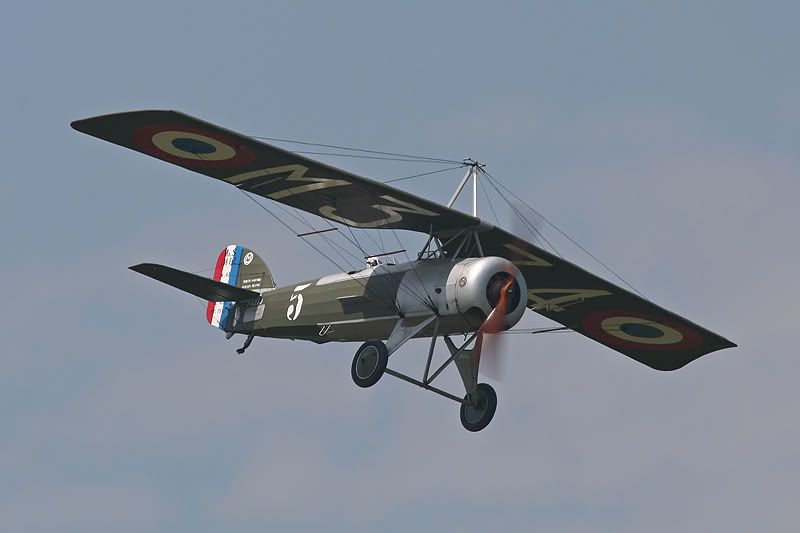 http://img.photobucket.com/albums/v249/gspinks/2006/Airshows/La%20Ferte%20Alais%20-%203rd%20June/Part%201/LaFerteAlaisA1_661.jpg