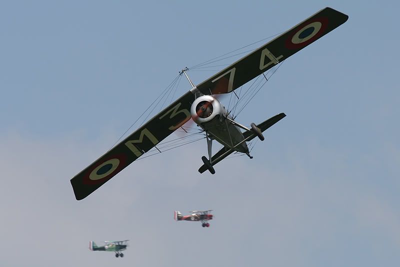 http://img.photobucket.com/albums/v249/gspinks/2006/Airshows/La%20Ferte%20Alais%20-%203rd%20June/Part%201/LaFerteAlaisA1_674.jpg