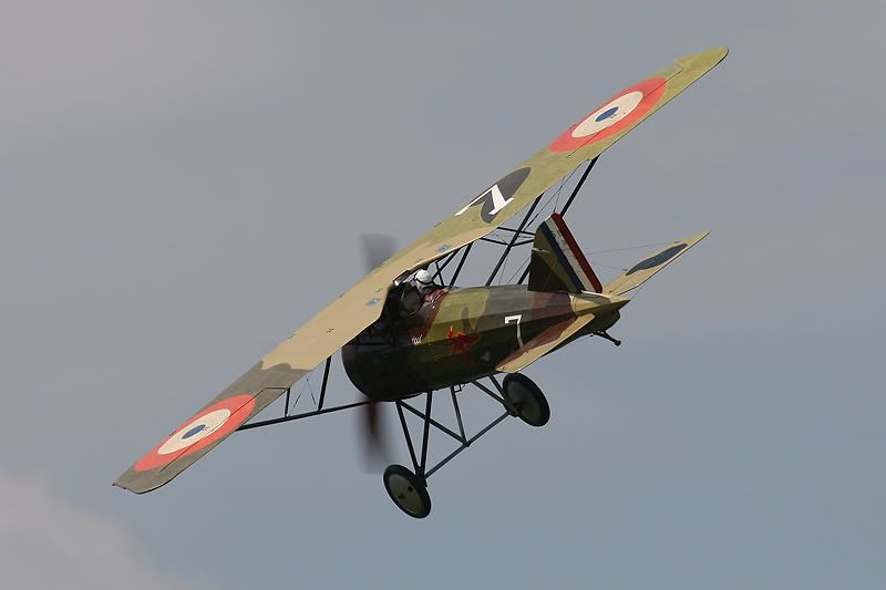 http://img.photobucket.com/albums/v249/gspinks/2006/Airshows/La%20Ferte%20Alais%20-%203rd%20June/Part%201/LaFerteAlaisA2_147.jpg