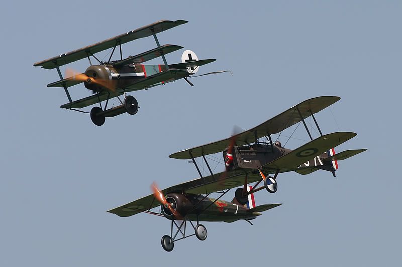 http://img.photobucket.com/albums/v249/gspinks/2006/Airshows/La%20Ferte%20Alais%20-%203rd%20June/Part%201/LaFerteAlaisA2_200.jpg