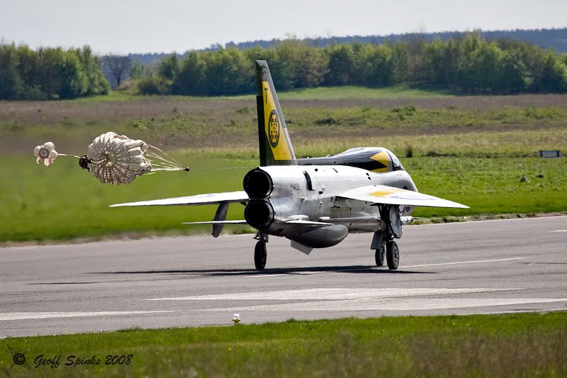http://img.photobucket.com/albums/v249/gspinks/Aviation/Misc/2009/1%20Lightning%20XS458%20Taxi%20Run%20-%2025th%20April/LightningXS458TaxiRun25thApril09-9.jpg