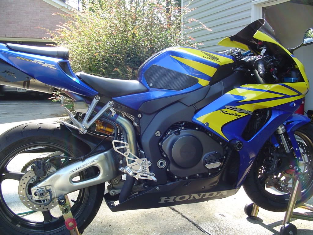 Blue and yellow honda cbr1000rr #6