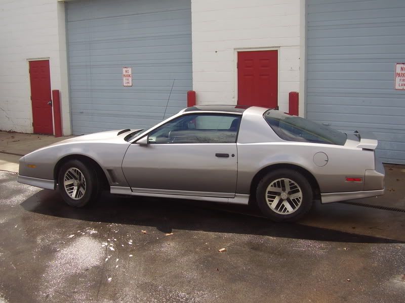 http://img.photobucket.com/albums/v251/tallywhacker/TransAm6.jpg