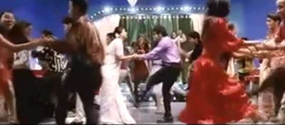 http://img.photobucket.com/albums/v252/BollyNuts/Vaaranam%20Aayiram/1song05.jpg