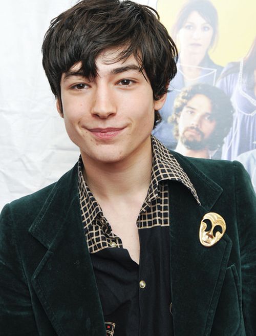 http://img.photobucket.com/albums/v252/hawaii_bombay/ONTD/ONTD%205/ezra_miller1.jpg