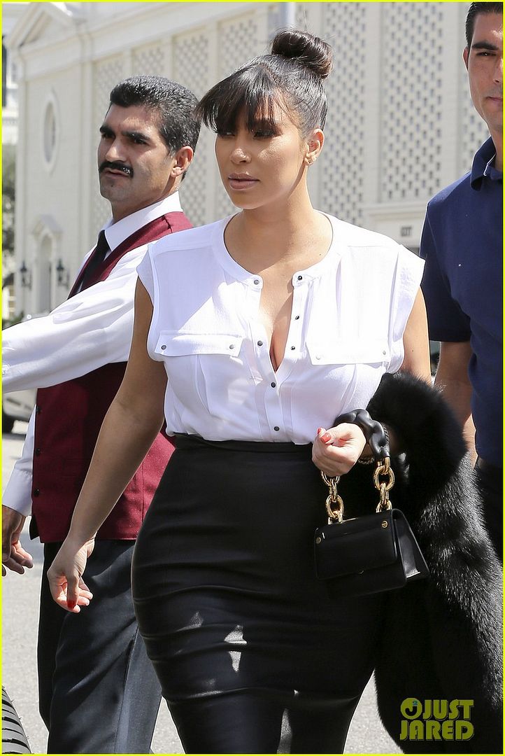 photo kim-kardashian-pregnant-il-pastaio-lunch-02_zps37b2e8dc.jpg
