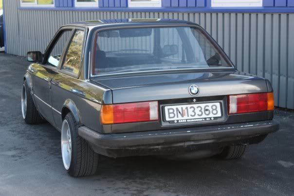 bmwe302.jpg