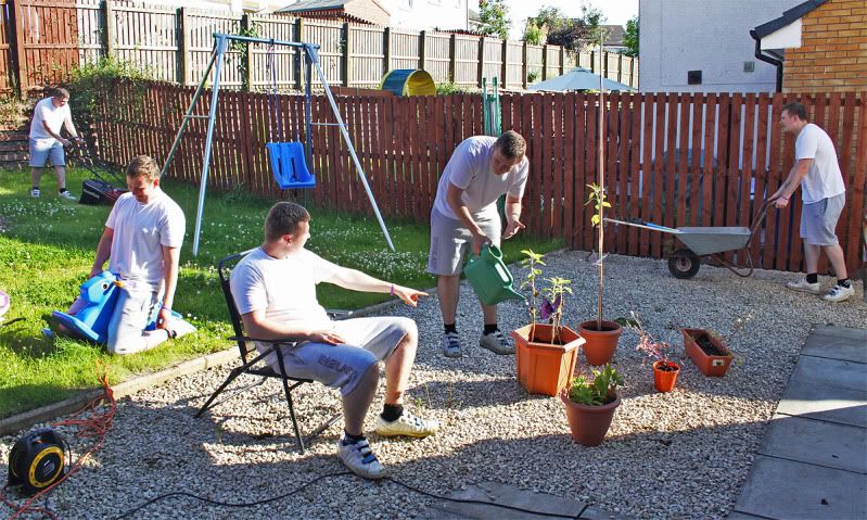 IMAGE: http://img.photobucket.com/albums/v258/Ryan04/Clone/1.jpg