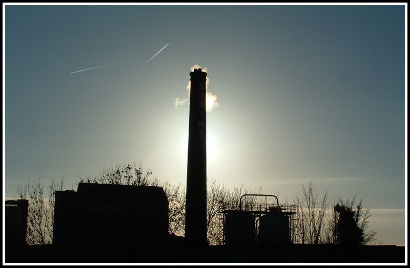 IMAGE: http://img.photobucket.com/albums/v258/Ryan04/Photography/Chimney.jpg