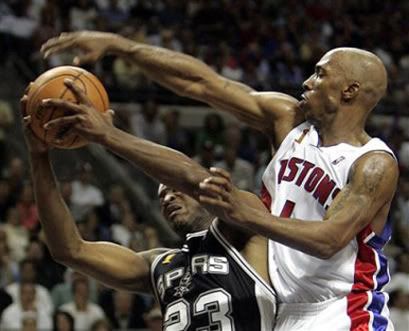 Billups shot block on Devin Brown.