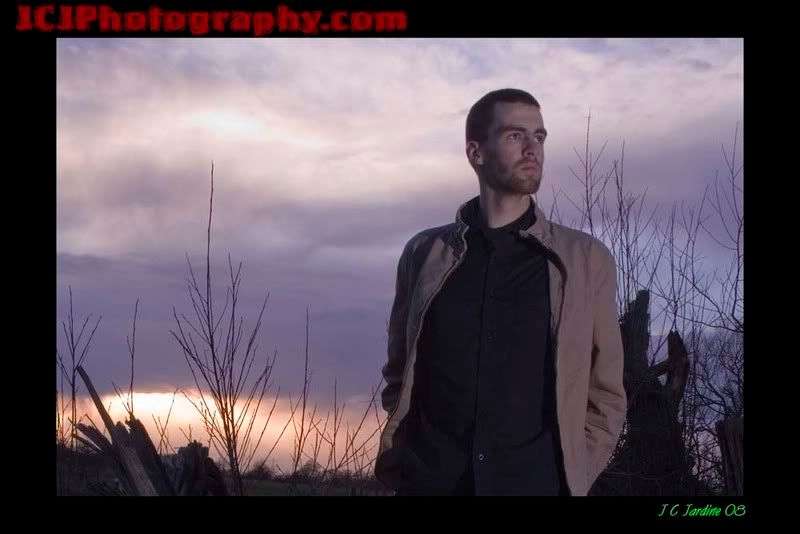 IMAGE: http://img.photobucket.com/albums/v259/miniman2/self1.jpg