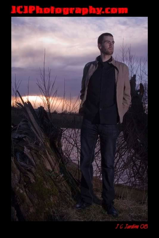 IMAGE: http://img.photobucket.com/albums/v259/miniman2/self3.jpg