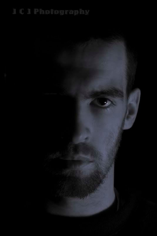 IMAGE: http://img.photobucket.com/albums/v259/miniman2/sidelit1.jpg