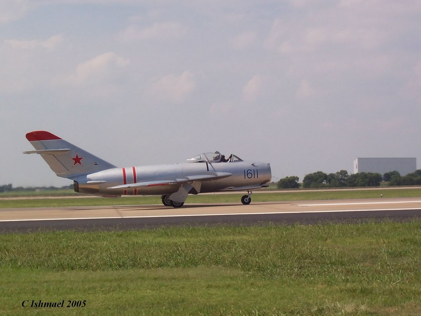 MIG_17_TAXI_2SIG.jpg