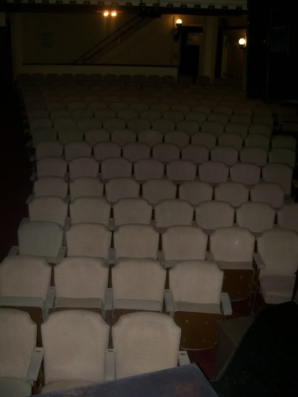 re: Great pictures of theaters from the stage?