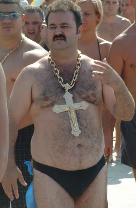 hairy_beach_dude_for_jesus.jpg