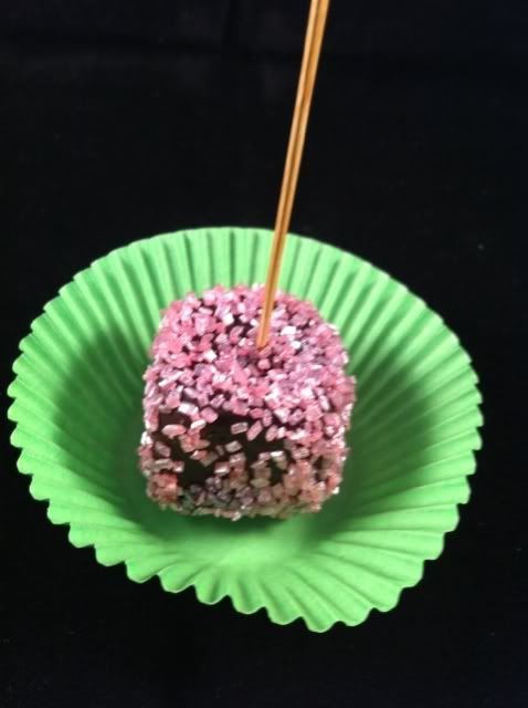 http://img.photobucket.com/albums/v280/Bianca1201/cakepop.jpg