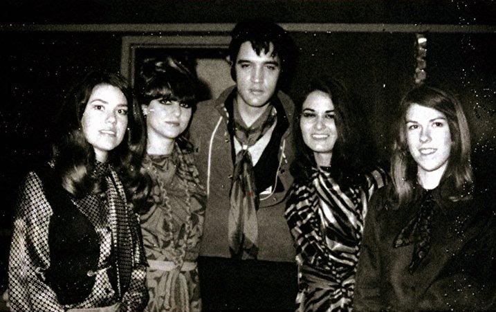 http://img.photobucket.com/albums/v280/drjohncarpenter/HolladayGreeneElvisThatcherHolladayJan221969.jpg