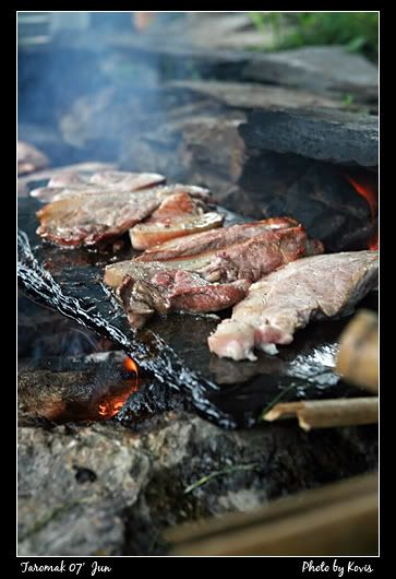 石板烤山豬肉