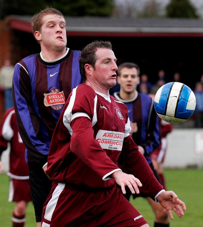 IMAGE: http://img.photobucket.com/albums/v280/paperpics/pics2/LINLITHGOW_V_OAKLEY_AW30.jpg