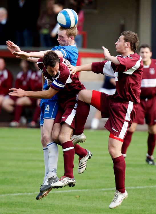 IMAGE: http://img.photobucket.com/albums/v280/paperpics/pics2/LINLITHGOW_v_LOCHEE_AW14.jpg
