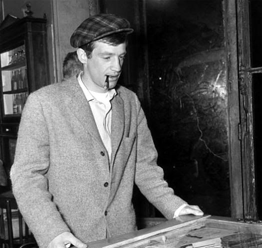 Jean-Paul Belmondo plays pinball