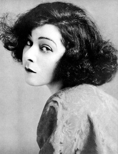 Liens vers des photos de Alla Nazimova s lectionn s par les visiteurs de 