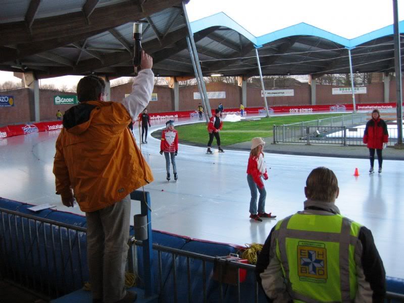 Start bij de meisjes 100 meter pupillen.