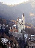 th_Neuschwanstein_Castle_frontal_view.jpg