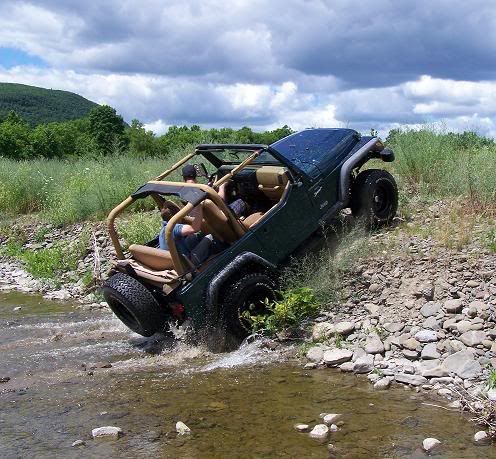 http://img.photobucket.com/albums/v286/dyingaspirations/smalljeep.jpg