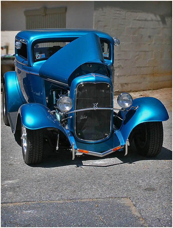 IMAGE: http://img.photobucket.com/albums/v287/BowlXLuk/Canon%20Images/Car%20Show/CarShow-Parade02.jpg